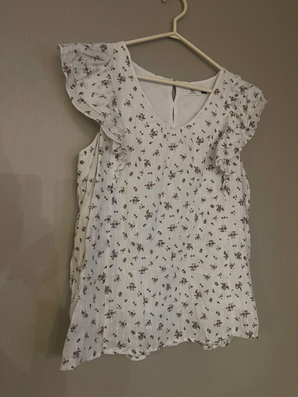 Homebody boutique large ruffle tank shirt cottagecore boho floral white v neck